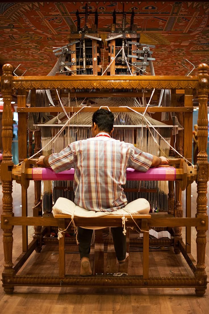 Naata Threads artisan at work